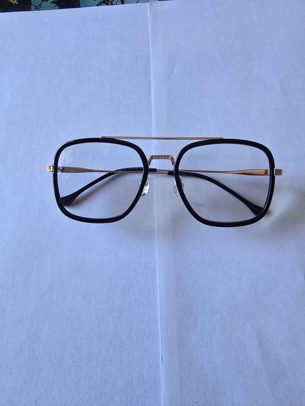 2 lunettes verres Essilor photochromiques GEN S lecture, anti lumi&egrave;res bleus anti rayures neuves pour la lecture. Accessoires