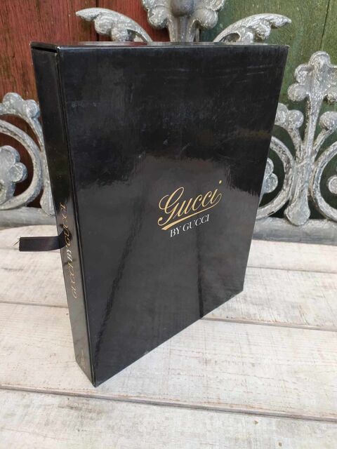 Livre GUCCI by GUCCI. 85 Ann�es de Gucci 70 Loches (37)