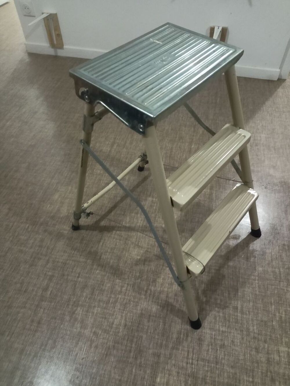 Escabeau 3 marches en m&eacute;tal Bricolage