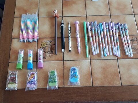 Stylo couleurs vert crayon papier gomme glace créterium mang 1 Fèves (57)