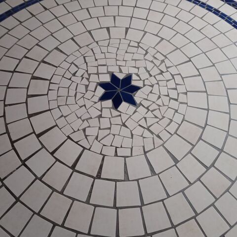Table ronde mosaque 130 cms 550 Bagneux (51)