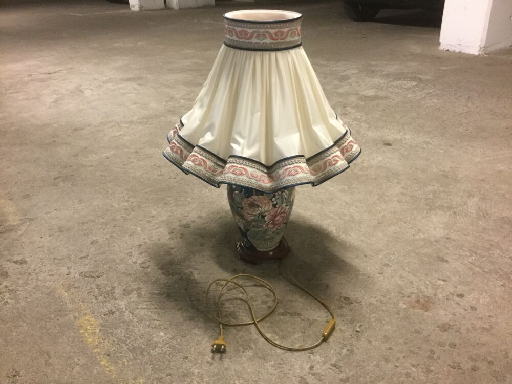 LAMPE DE STYLE Décoration