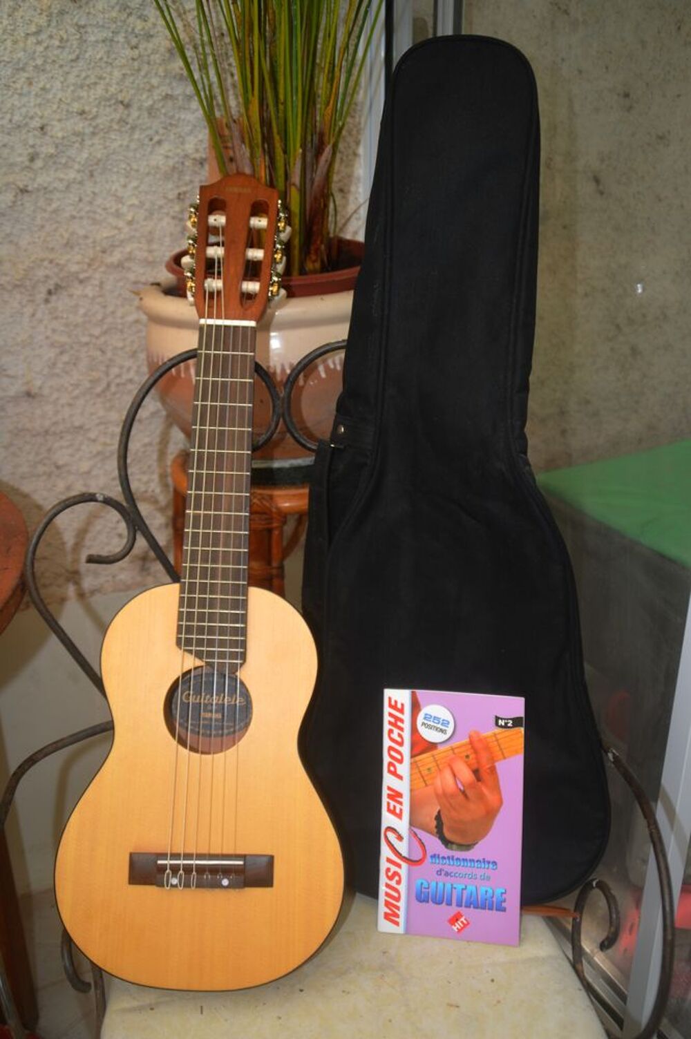 Guital&eacute;l&eacute; de YAMAHA neuf Instruments de musique