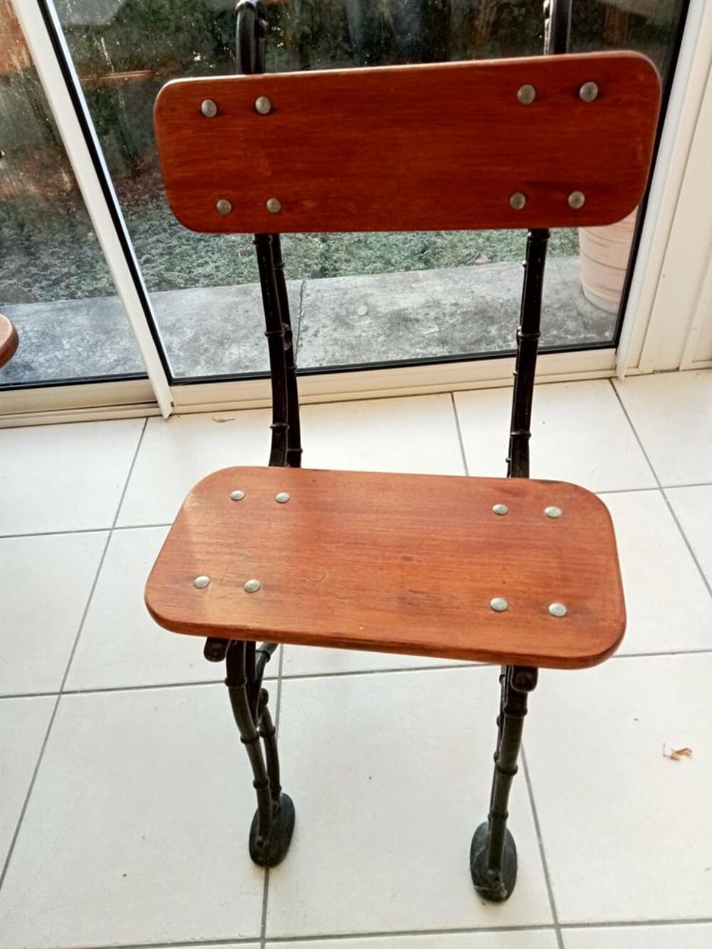 Salon de jardin 
Pieds en fonte Meubles