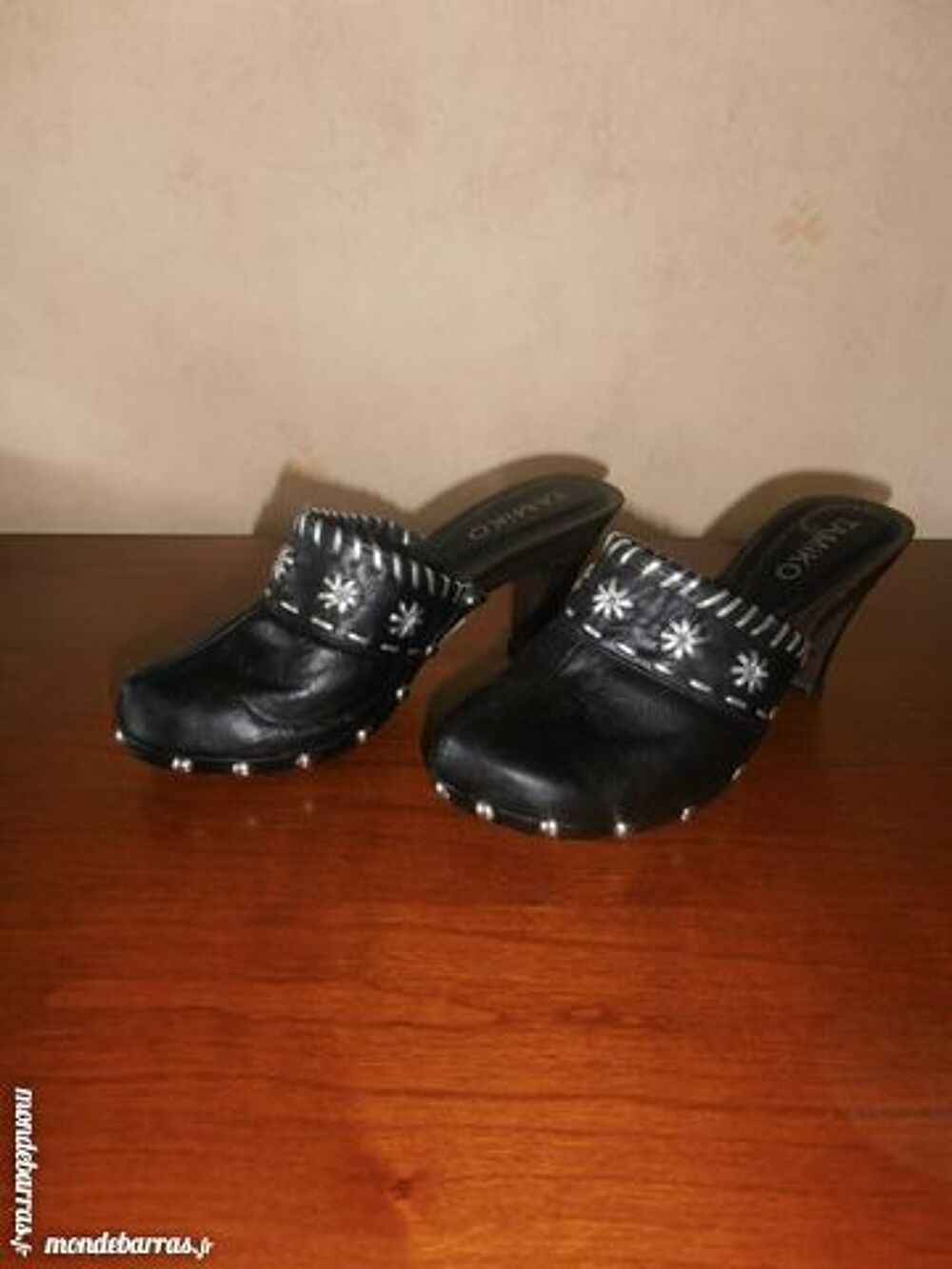 Sabots noirs boucle argent&eacute;e Chaussures