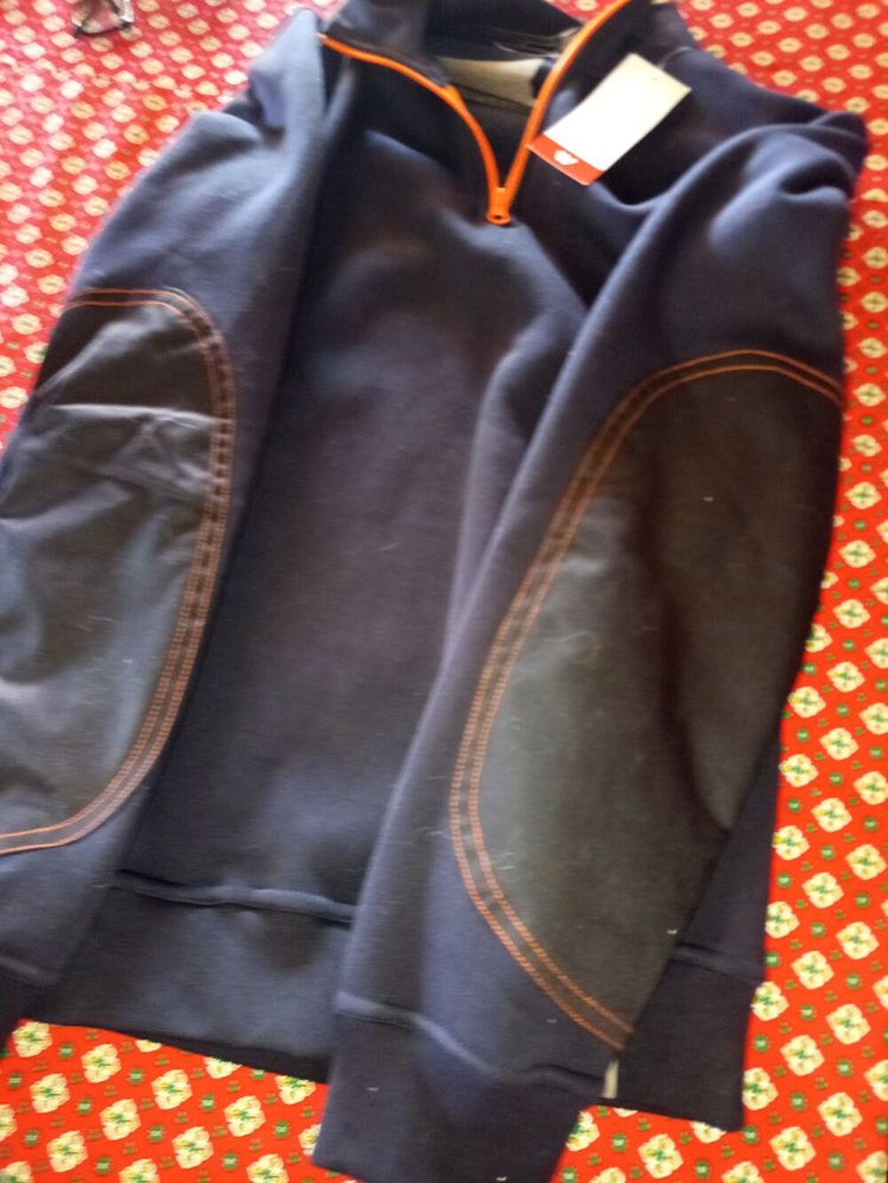 UN LOT DE VETEMENT NEUF 
Vêtements
