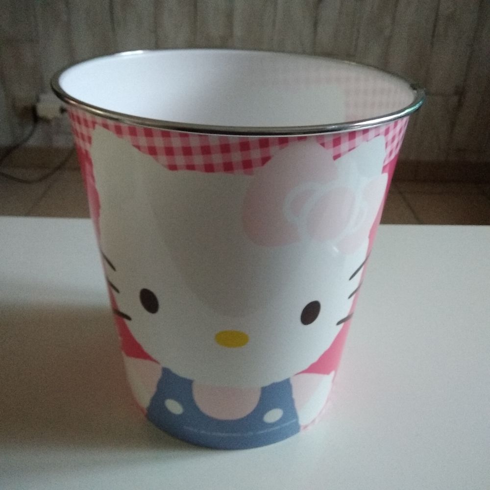 Corbeille &agrave; papier hello kitty Jeux / jouets