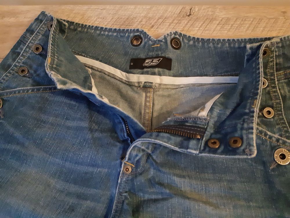 Jean Diesel coupe originale Vêtements