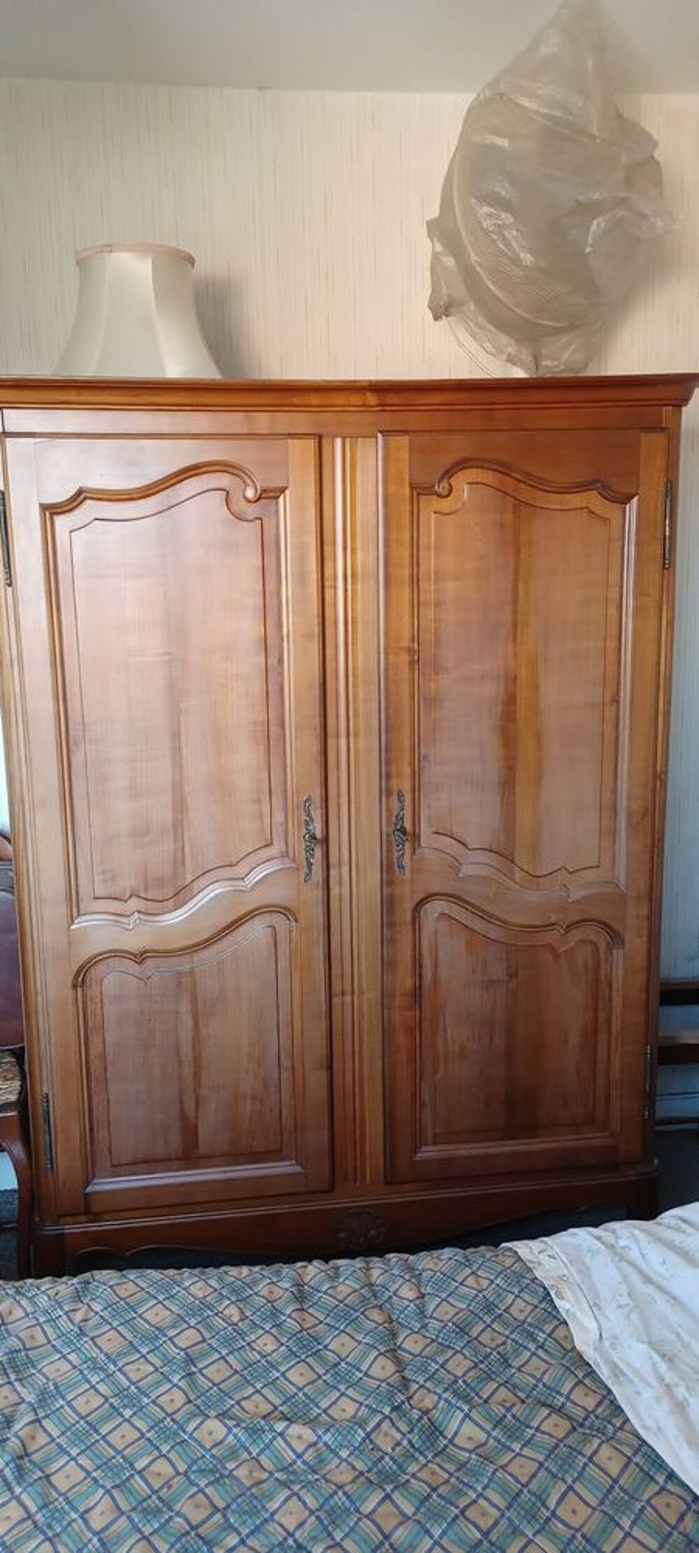 chambre &agrave; coucher en merisier Meubles