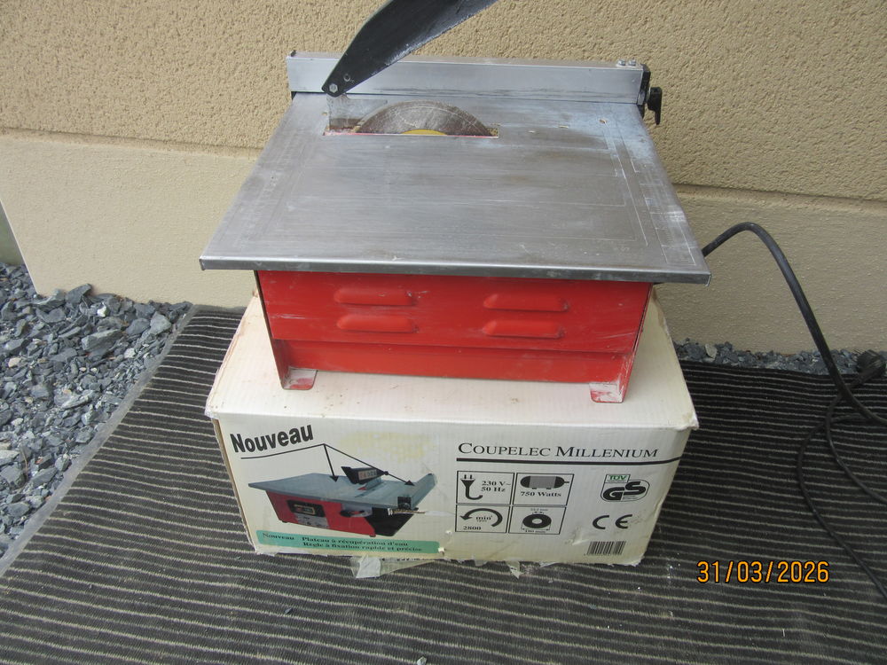 coupe carrelage &eacute;lectrique Bricolage