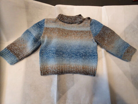 Pull bleu et marron 
12 mois 1 Aubvillers (80)