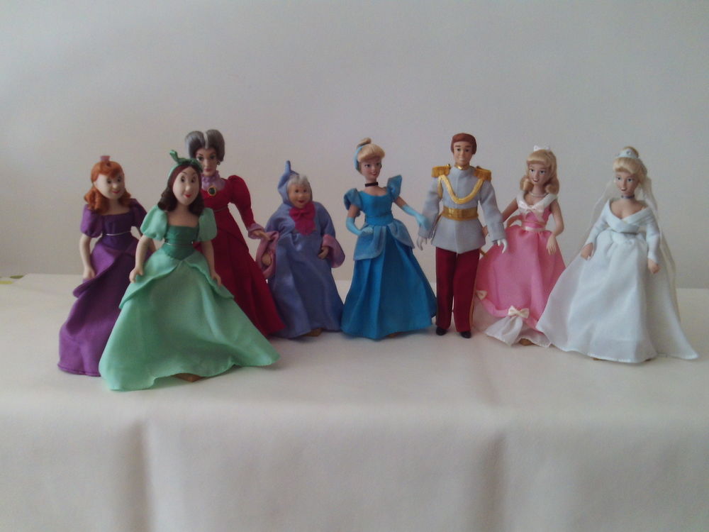 Figurines Princesses Disney en porcelaine. 