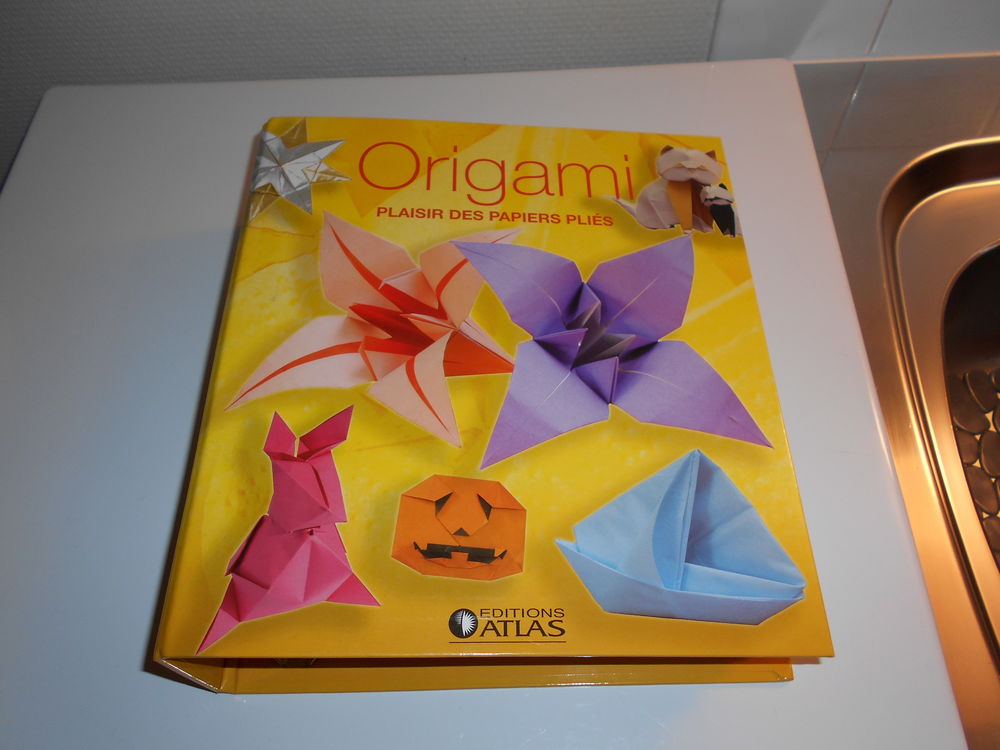 1 classeur et un coffret Origami Edition Atlas Livres et BD