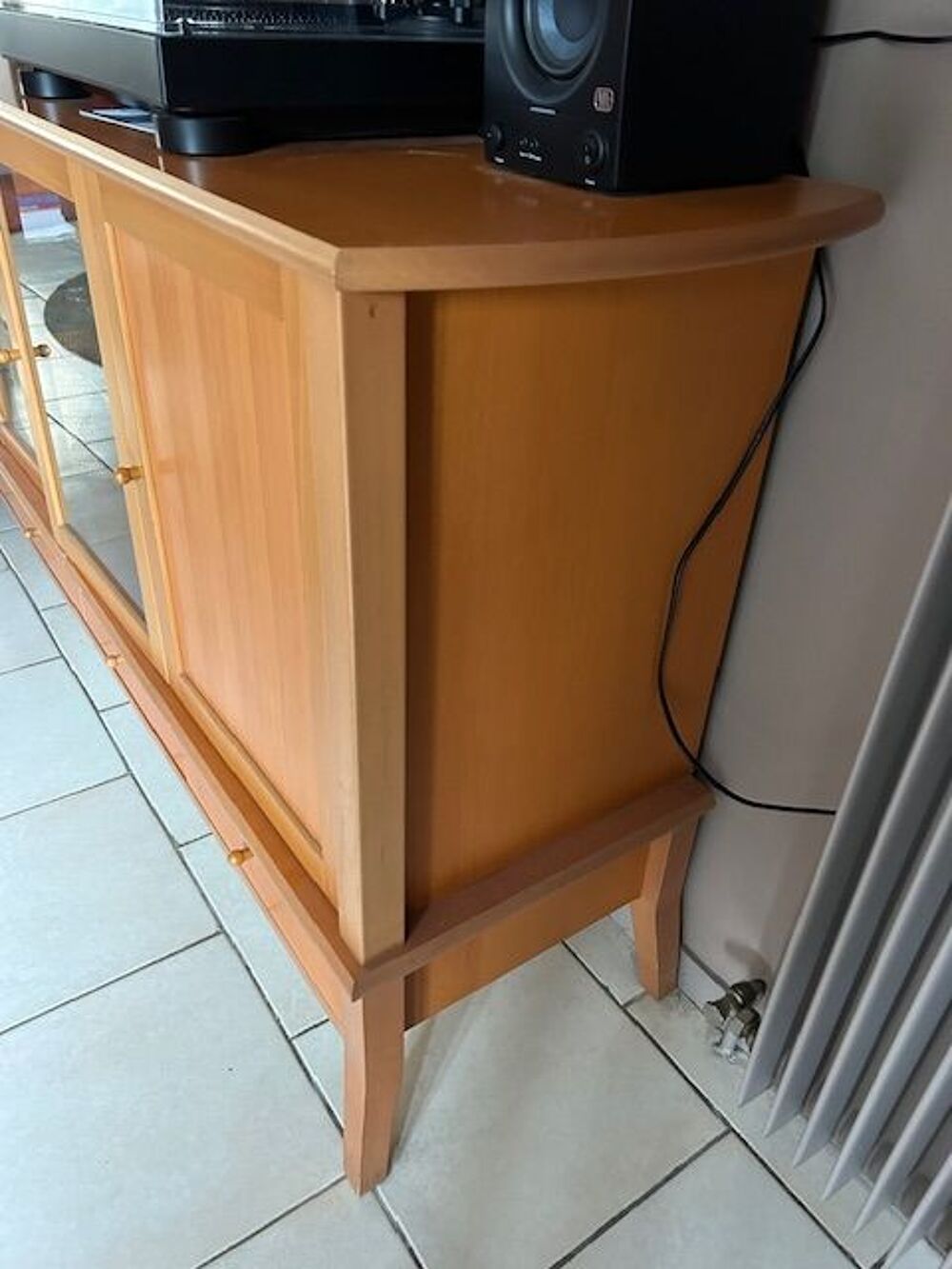 2 Meubles salon (buffet et rangement portes vitr&eacute;es)
Meubles