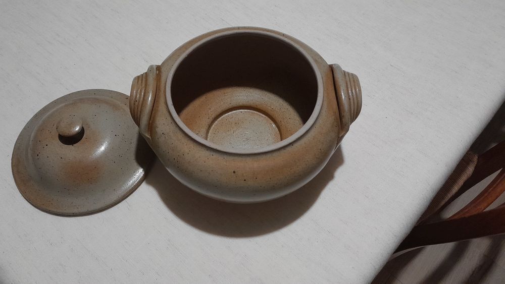 Soupi&egrave;re en c&eacute;ramique avec couvercle beige Cuisine