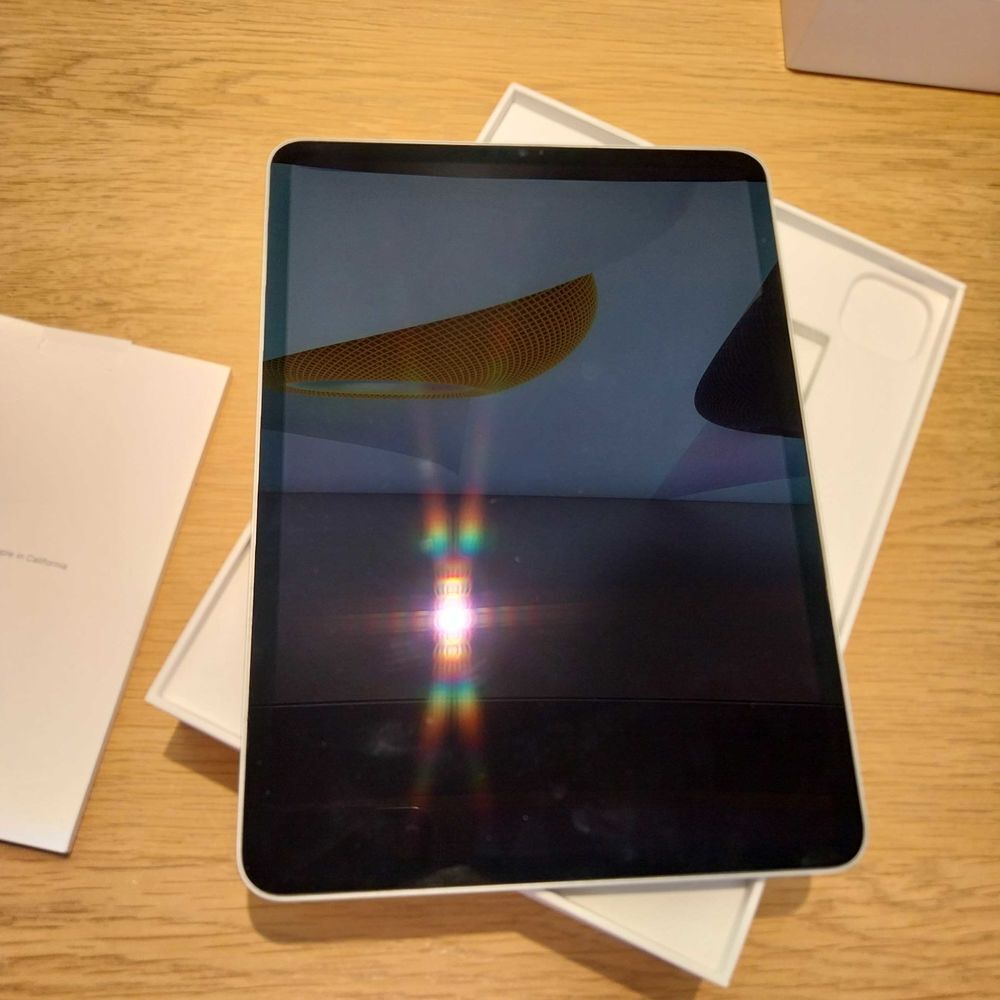 Ipad Pro 11 Pouces 128 GB 4&egrave;me g&eacute;n&eacute;ration + stylet pencil Apple + coque, clavier et &eacute;tui Téléphones et tablettes