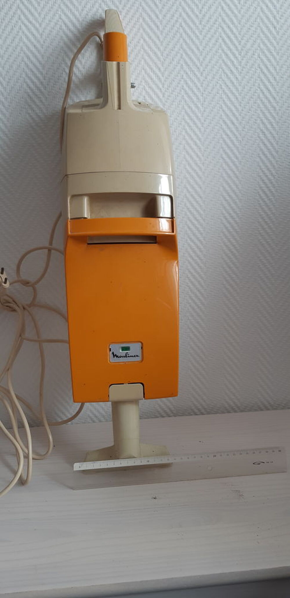 Aspirateur MOULINEX VINTAGE ,ann&eacute;e 1960, Electroménager