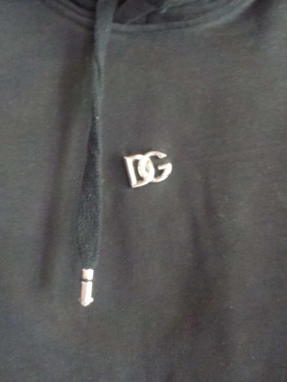 SWEAT FEMME NOIR AVEC CAPUCHE SIGLE DG Vêtements