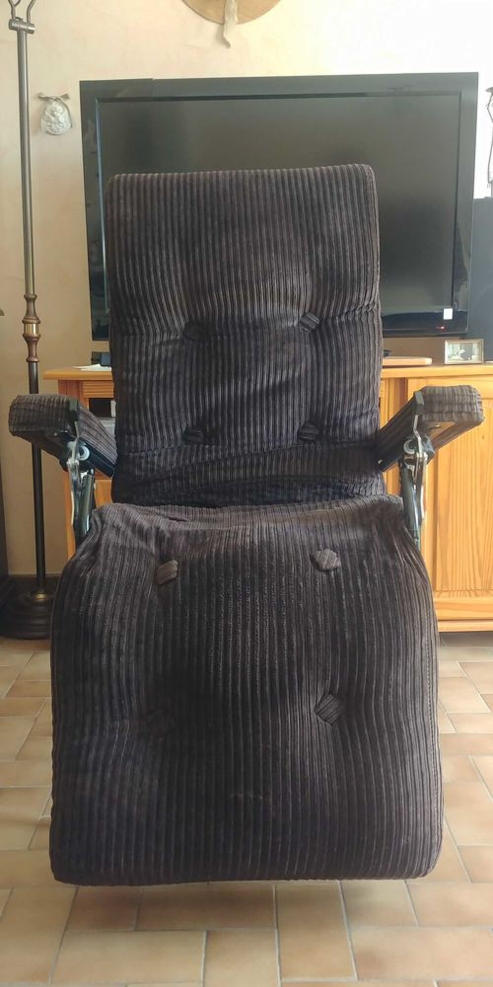 Fauteuil Relax Velours Marron en tr&egrave;s bon &eacute;tat 55€ . A venir chercher sur place, j'accepte que du liquide. Meubles