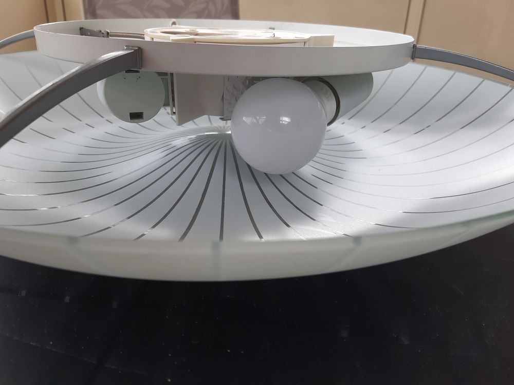 Lustre Rond avec Stries Transparentes. Décoration