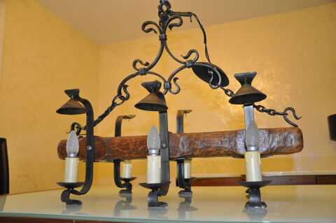 ÉCLAIRAGE: LUSTRES, FER FORGE-BOIS-STYLE CONVIVIALITÉ CAVE 18 Blanzat (63)