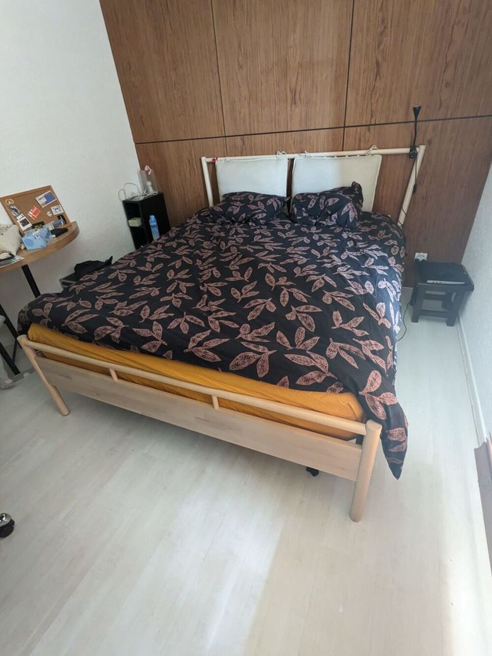 Lit (sommier + matelas) Ikea 160x200 Meubles