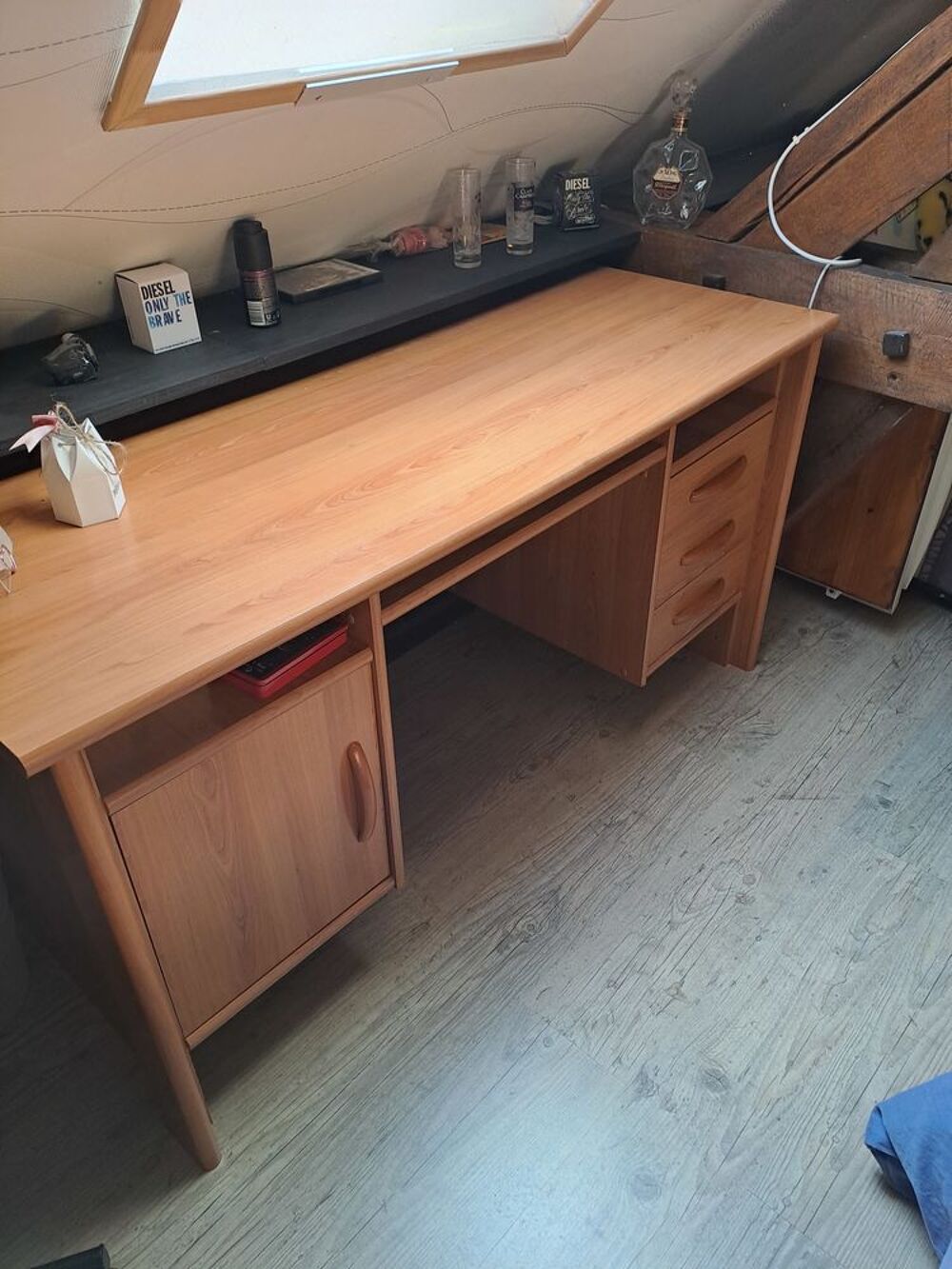 MEUBLES ENFANT, 2 BUREAUX+1LIT COMBI BUREAU ET PENDERIE Mobilier enfants