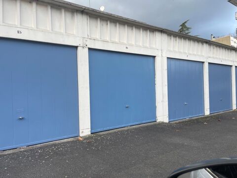  Parking / Garage � louer 13 m� Bourges