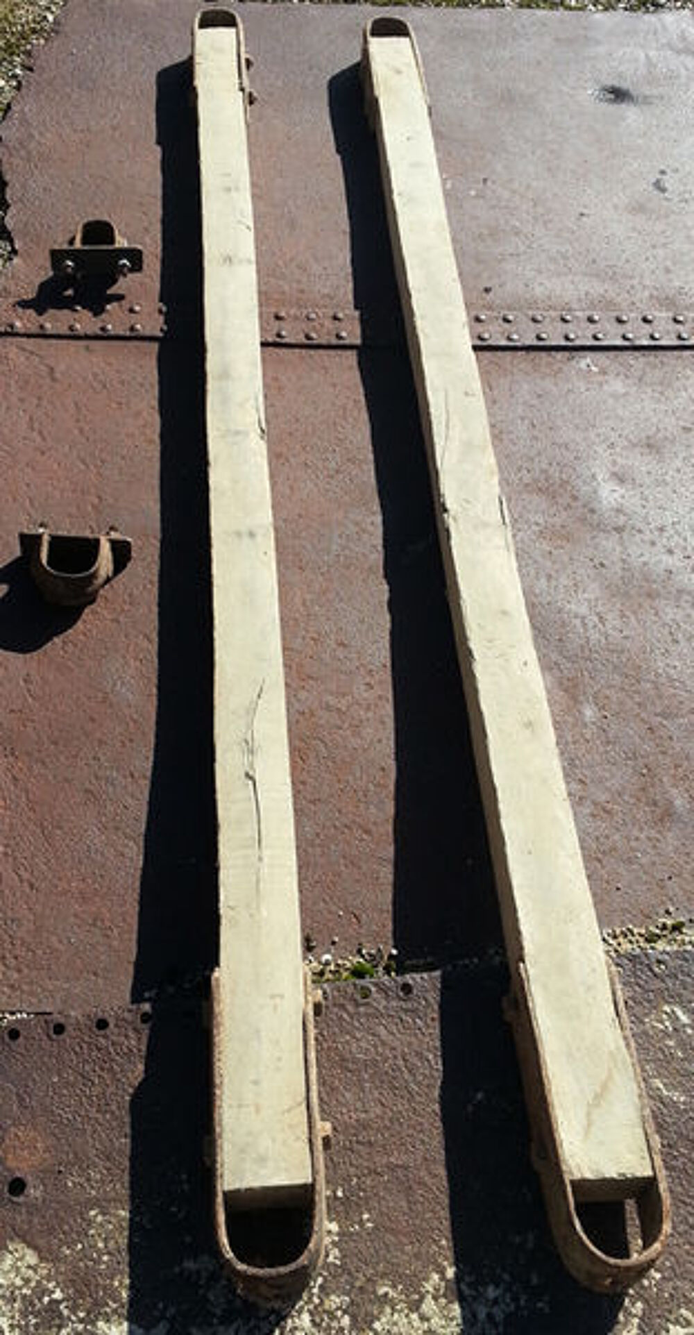 2 poutrelles en ch&ecirc;ne avec 4 ferrures vissables Bricolage
