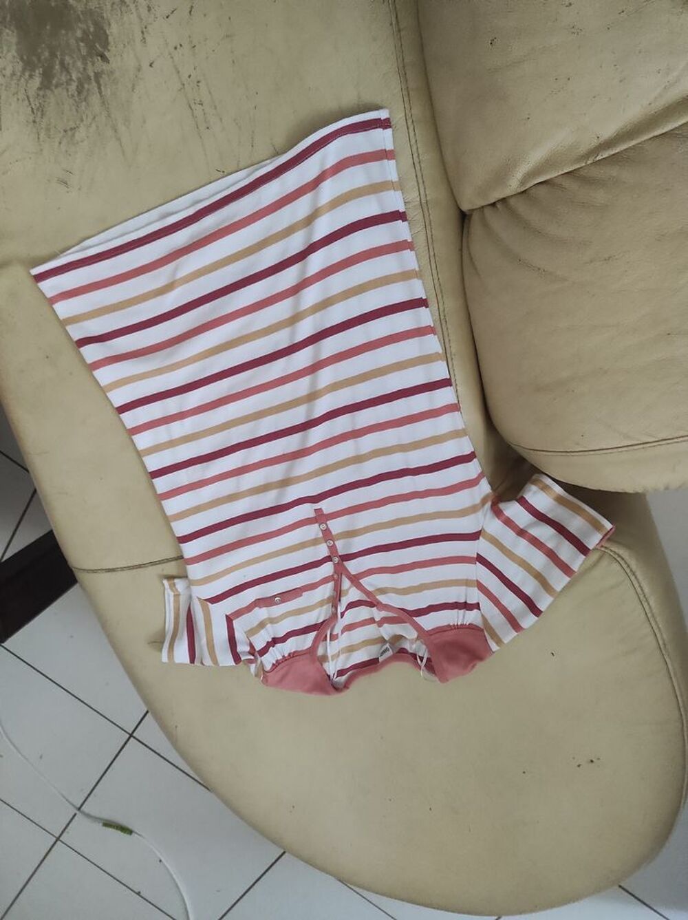 15€ deux shit short taille 40/42 
De marque Damart Vêtements