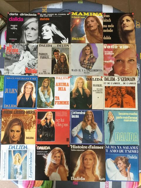 Cinquantaine de vinyles 45t de DALIDA 1970 à 1990 350 Nimes (30)
