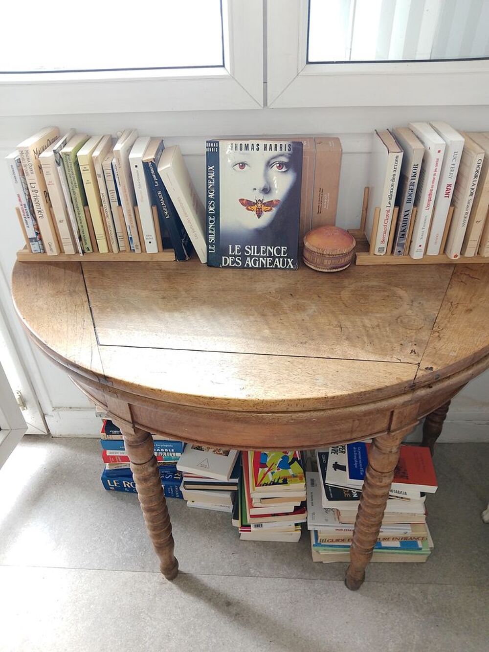 Tr&egrave;s jolie table a manger ancienne en beau bois Meubles