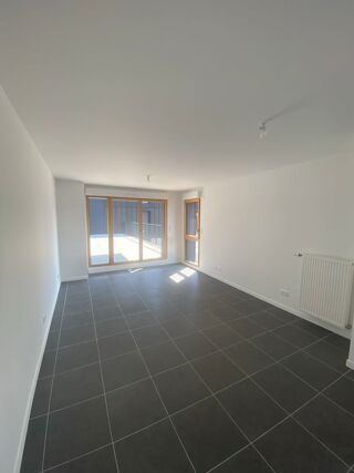  Appartement à louer 2 pièces 57 m² Tours