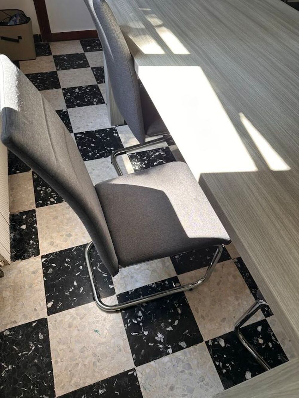 table et 6 chaises Meubles