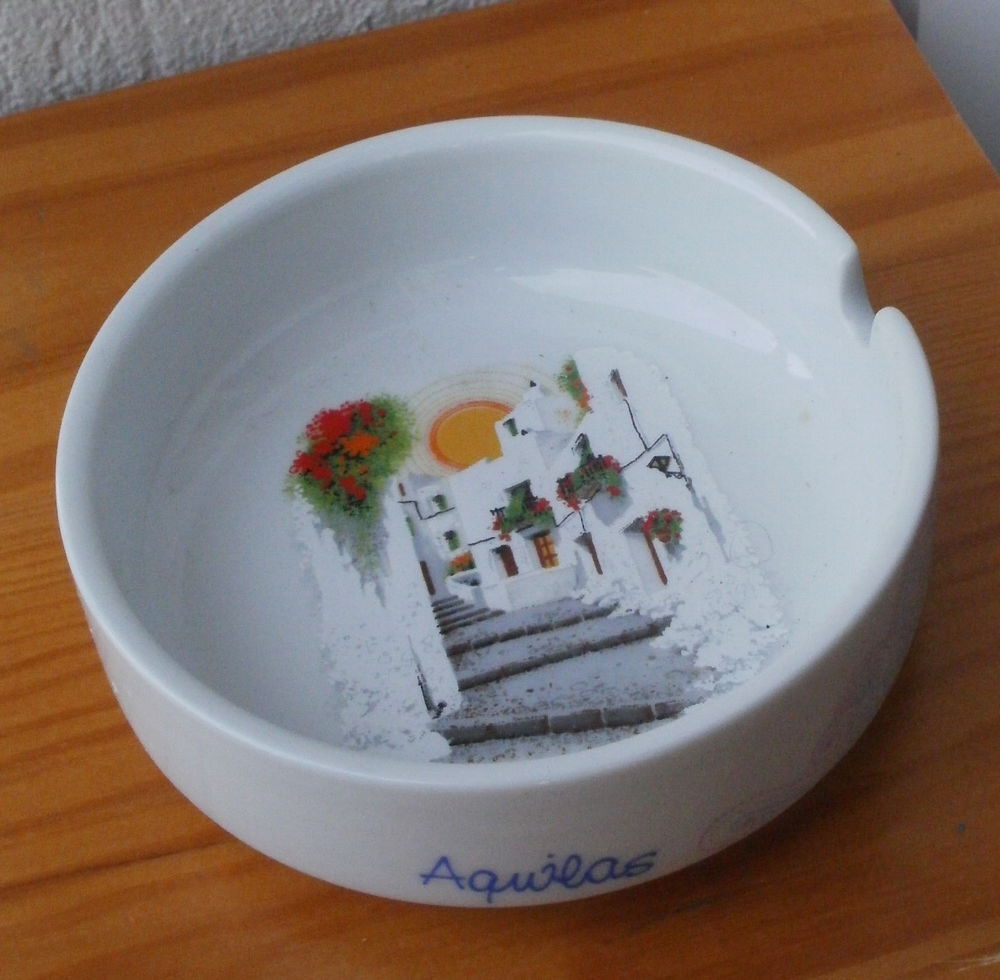 Cendrier en porcelaine d'Espagne souvenir d'Aguilas 