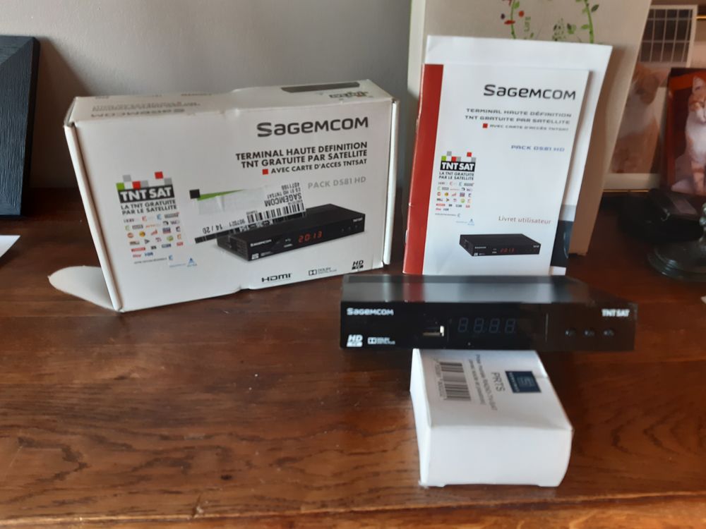 recepteur TV satellite HD Sagemcom H D &amp; TNT gratuite. Photos/Video/TV