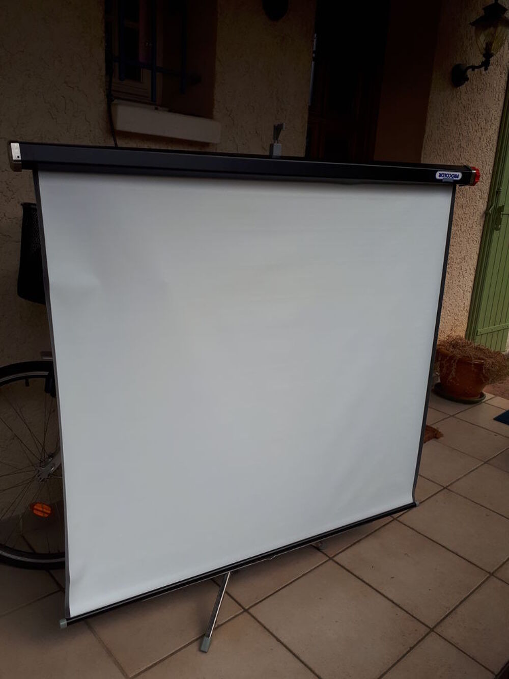Projecteur diapos
Table support
Ecran Photos/Video/TV