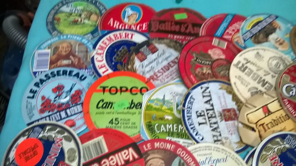 Collection de 150 &eacute;tiquettes de boite de camembert 