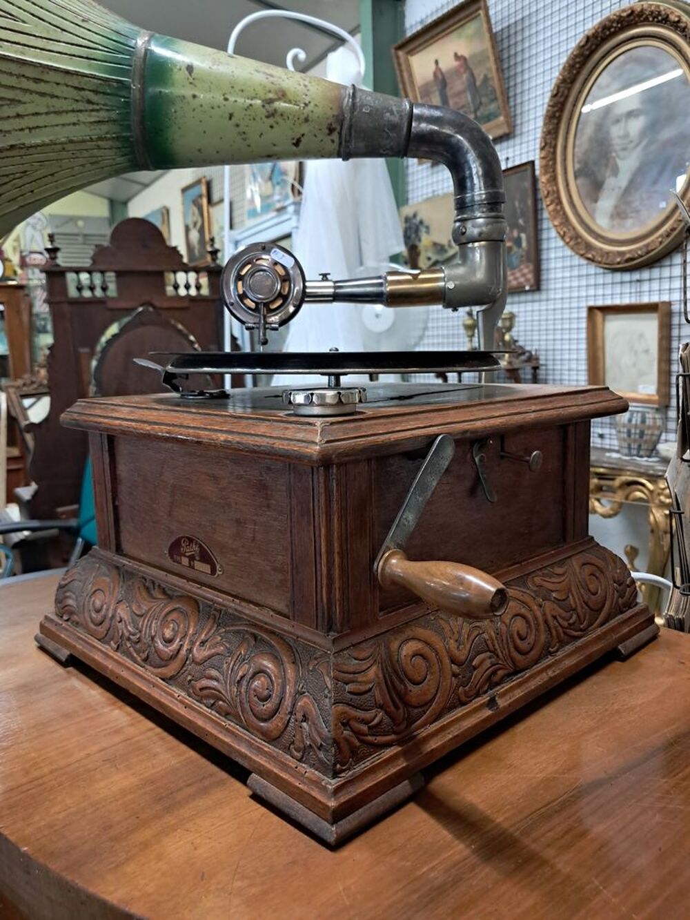 Phonographe ancien, marque Path&eacute; r&eacute;alis&eacute; par J.Saraudy &agrave; Limoges Meubles