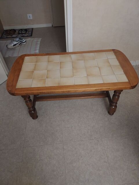 : Table basse en bois et carrele 40 40 Le Havre (76)