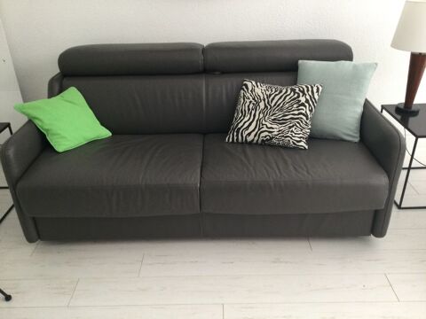 Canap convertible cuir gris. 450 Anglet (64)