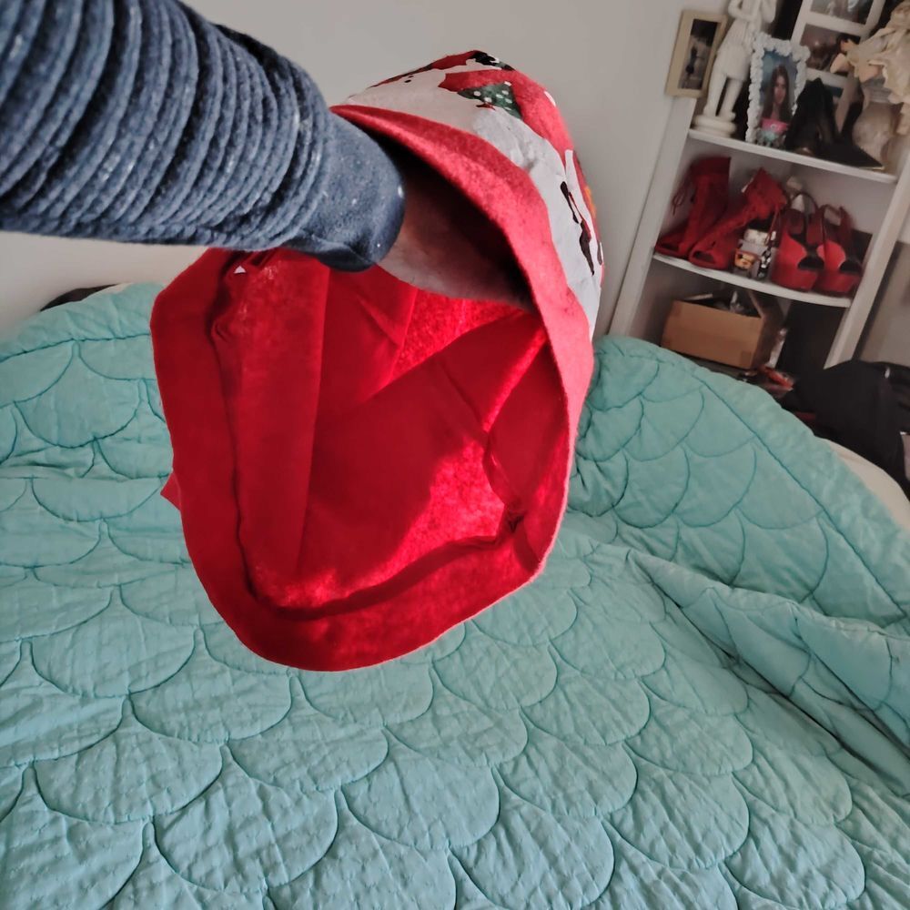 grand bonnet de No&euml;l pour mettre bonbon ou petit cadeau Jeux / jouets