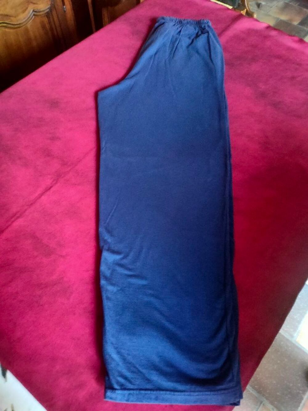 Pantalon bleu marine de d&eacute;tente taille L neuf jamais port&eacute; Vtements