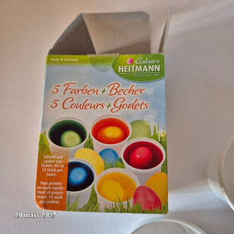 P�ques  : Gobelets de peinture, couleurs pour colorer les ?u 4 Saumur (49)