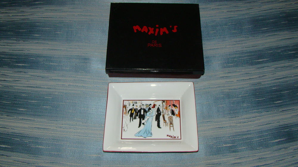 Cendrier / Vide-poche en porcelaine " Maxim's de Paris " 
D�coration