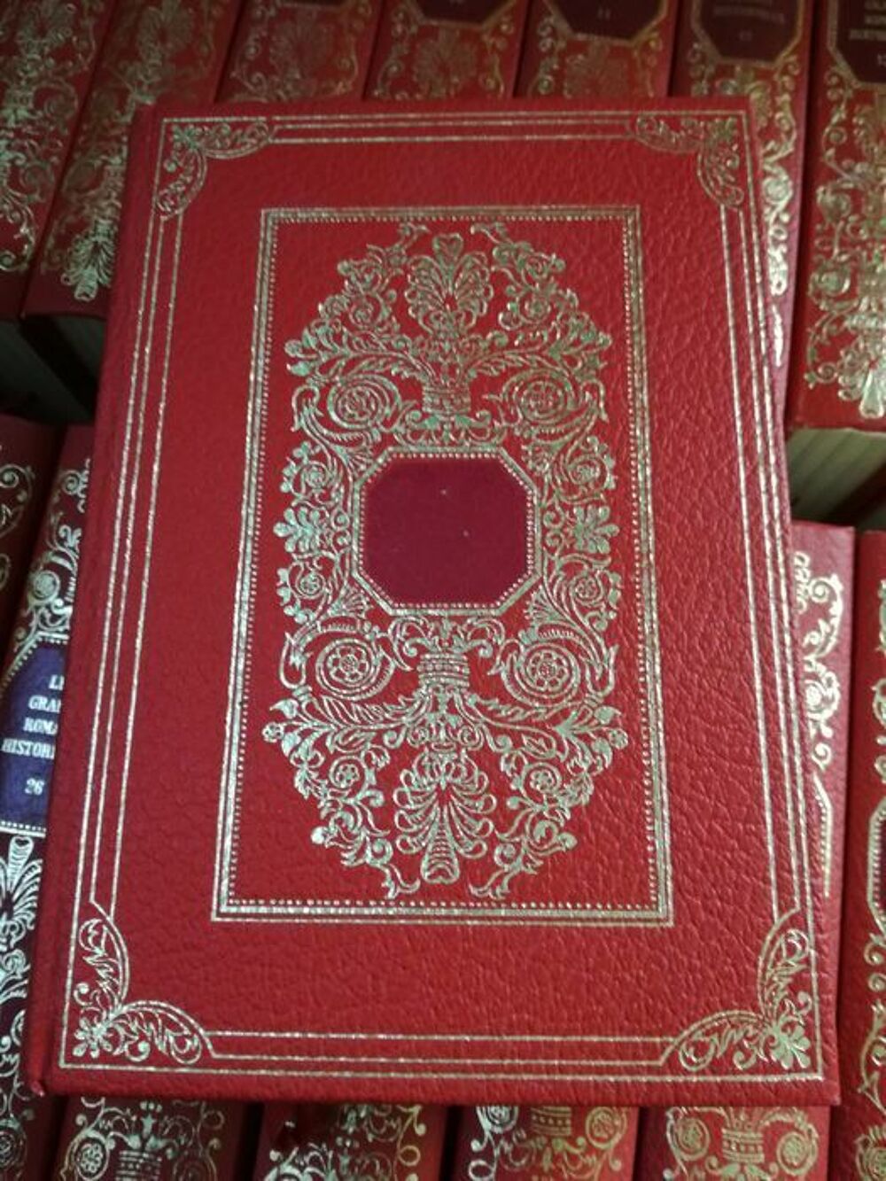 Collection de 36 volumes "Les Grands Romans Historiques" Livres et BD