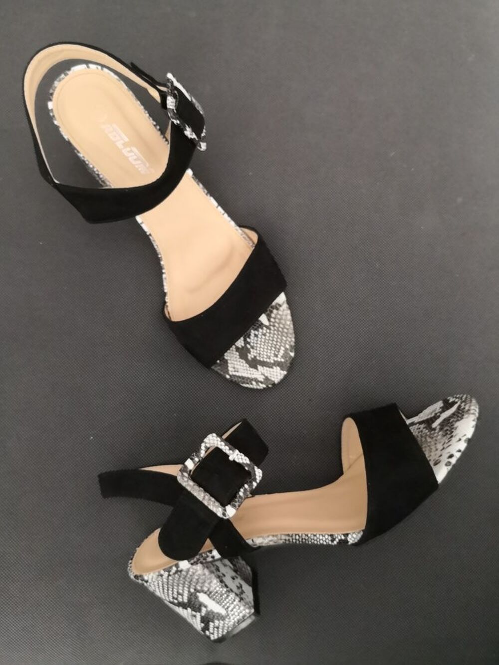 Escarpins noirs et blancs T 41. Neufs Chaussures