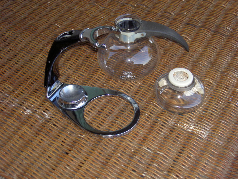 ANCIENNE PETITE CAFETI&Egrave;RE A D&Eacute;PRESSION DE LA MARQUE CONA Electroménager