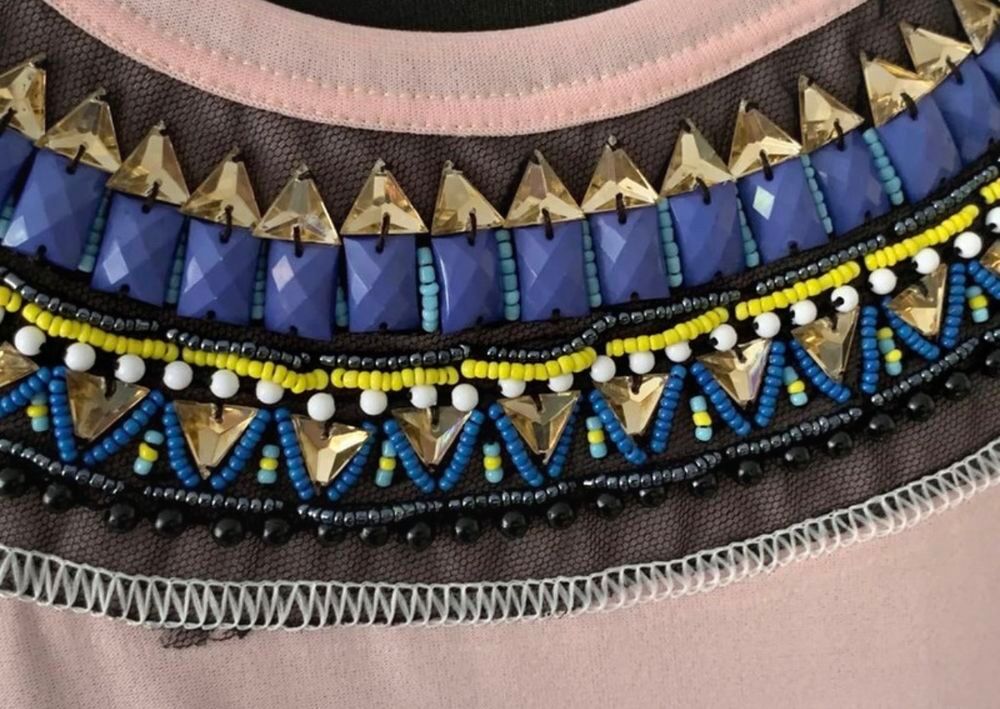 robe plastron bijout&eacute; taille 56/58 Vêtements
