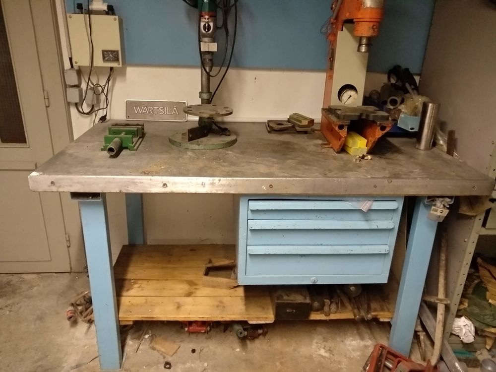 Etabli industriel caisson 3 tiroirs longueur 1,5 m Bricolage